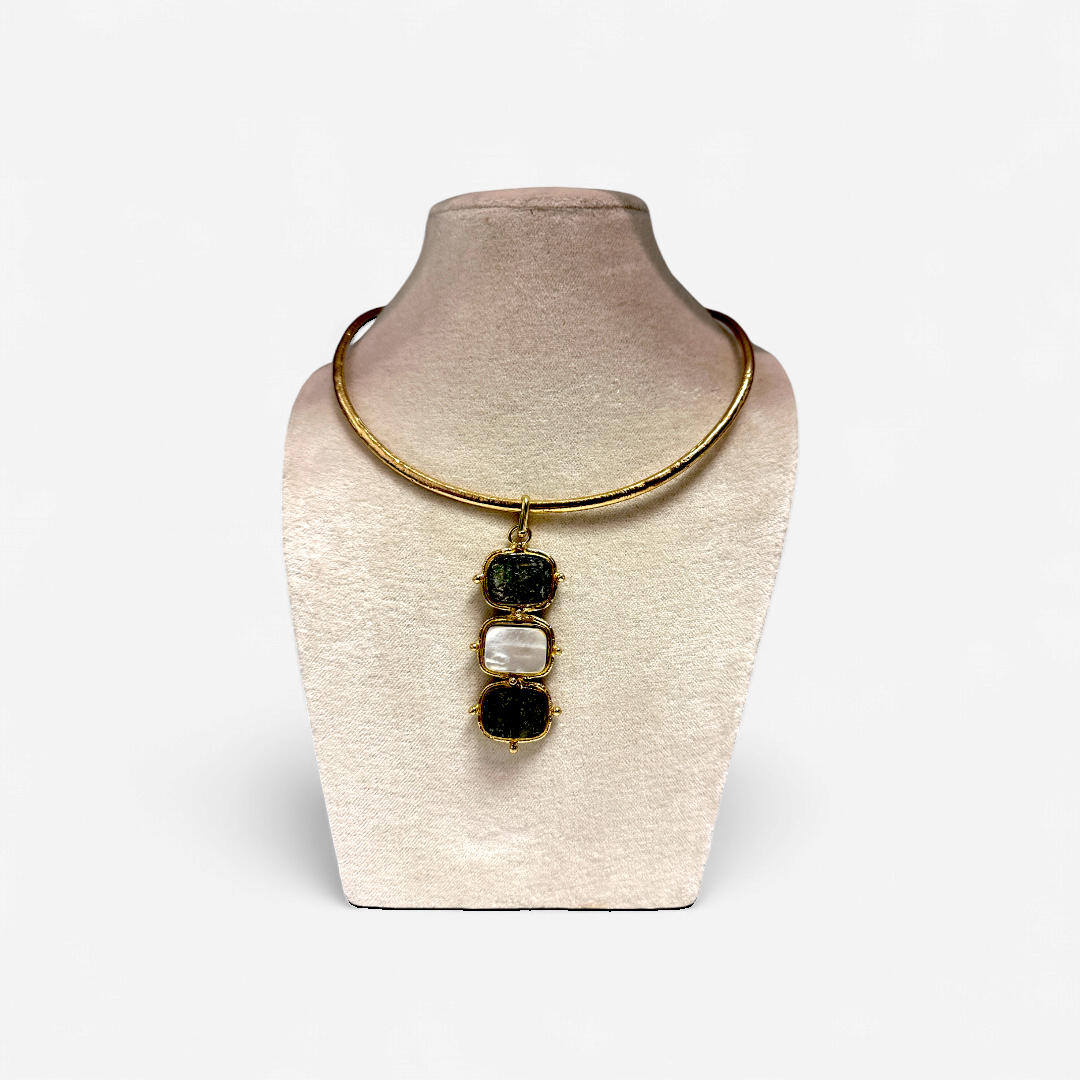 Donna Raw Stone Pendant