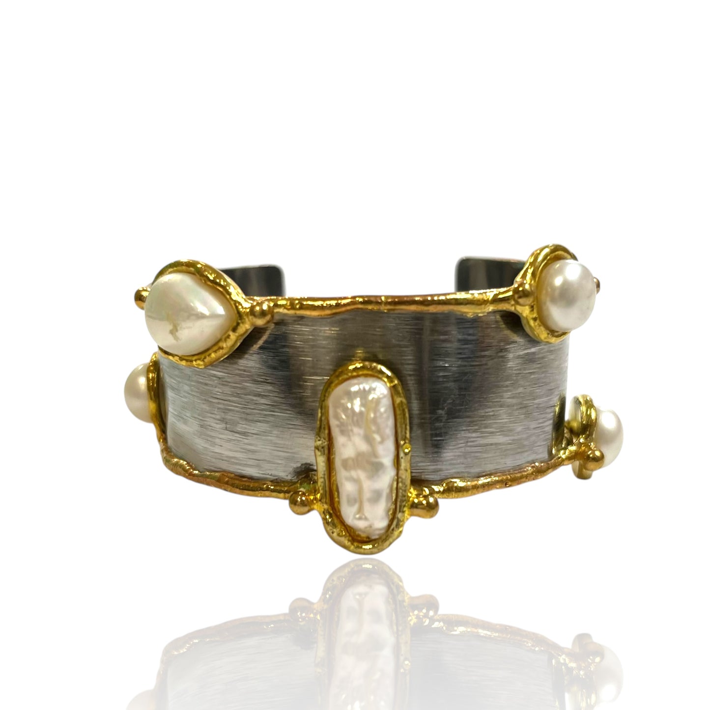 Lily assorted Pearl Cuff