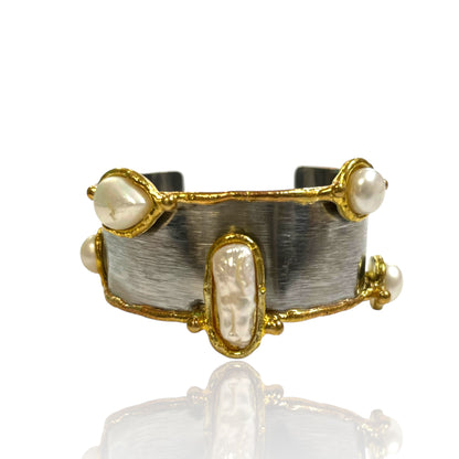 Lily assorted Pearl Cuff