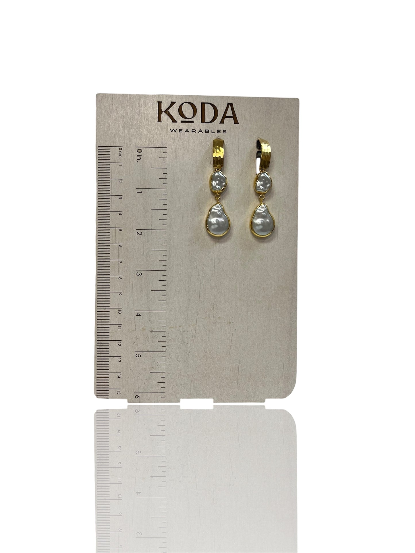Elira Pearl Earrings