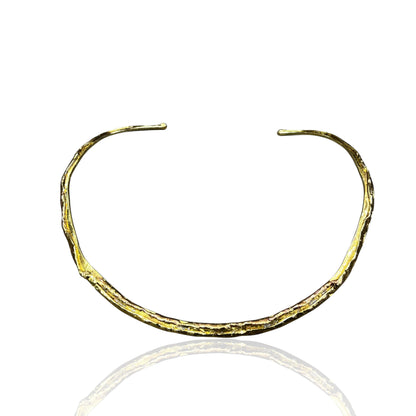 Slit hammered choker