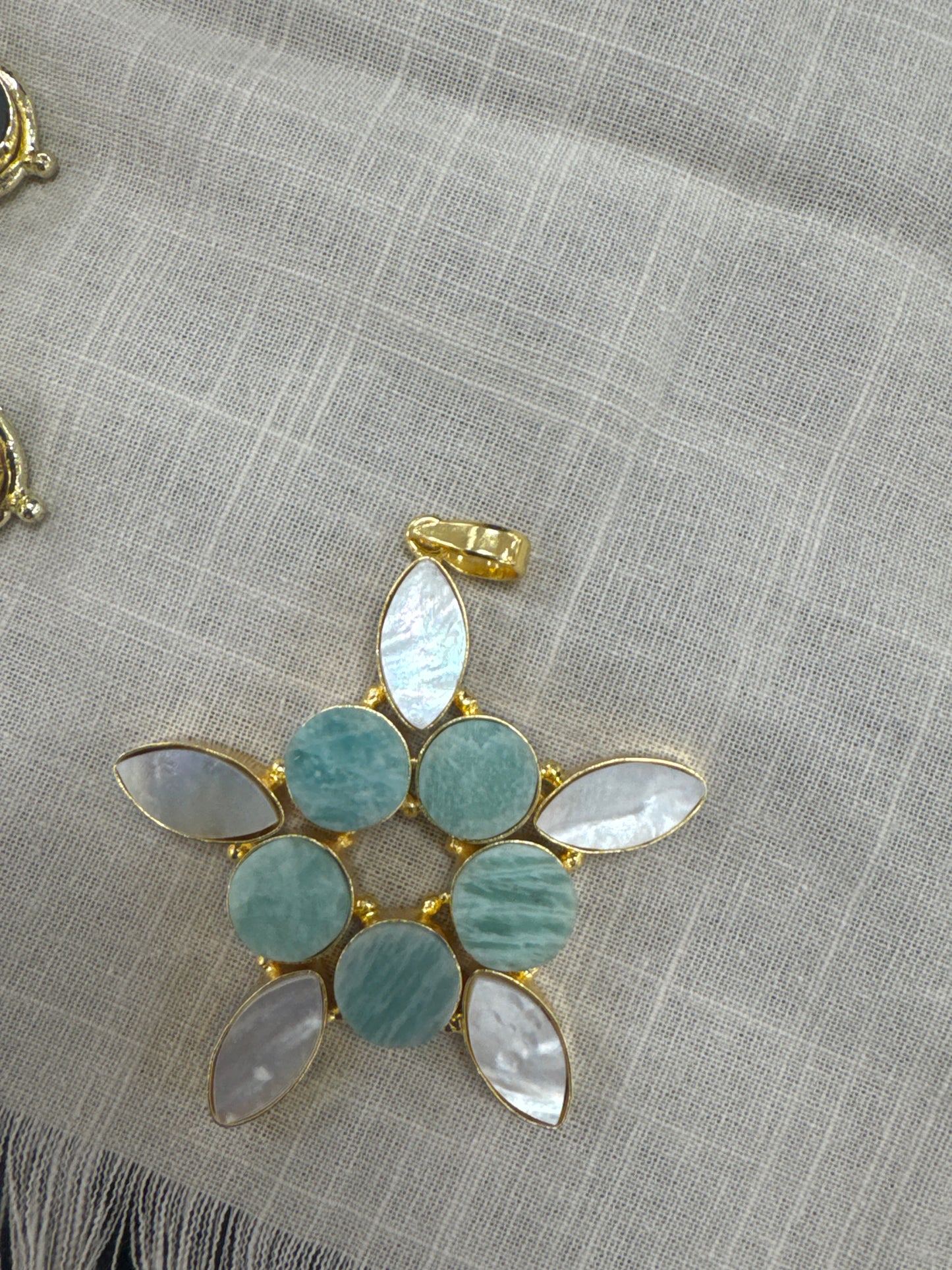 Floral gemstone pendant