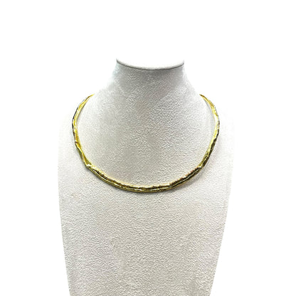 Slit hammered choker