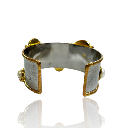 Lily assorted Pearl Cuff