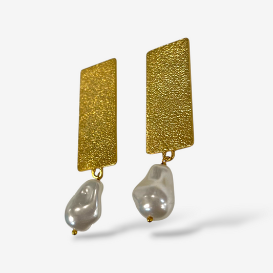 Golden Bar Pearl Earring