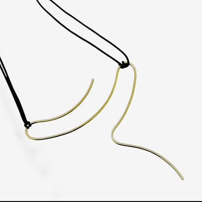 Serpent Curve Choker