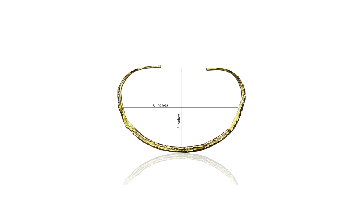 Slit hammered choker